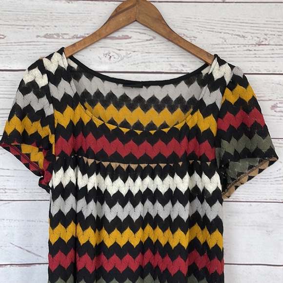 TORRID Short Sleeve Multi Color Pattern Top Size 0X - Picture 2 of 6